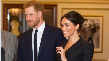 Μέγκαν Μαρκλ: Έκλεψε τις εντυπώσεις με μίνι μαύρο φόρεμα σε θεατρική παράσταση