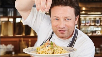 Ο Τζέιμι Όλιβερ έβαλε πολλά εκατομμύρια από την τσέπη του για να σώσει τα εστιατόριά του