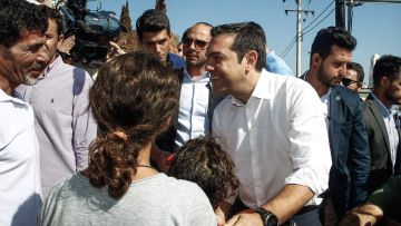 Ο Τσίπρας πήγε στο Μάτι 42 μέρες μετά την τραγωδία για να ακούσει...