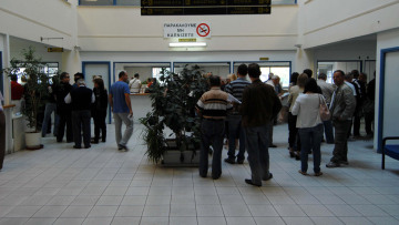 Έκθεση ΟΟΣΑ για φόρους: Μόνο στην Ελλάδα αυξήθηκαν τόσο πολύ από το 2015