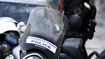 Θεσσαλονίκη: Η αστυνομία εντόπισε αντιασφυξιογόνες μάσκες και κράνη σε αυτοκίνητο 