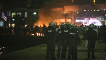 Θεσσαλονίκη: Άγνωστος που συμμετείχε στο συλλαλητήριο απείλησε με όπλο φωτορεπόρτερ!