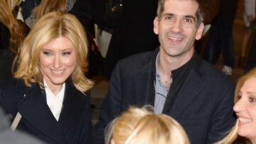 Βίντεο: Σία Κοσιώνη και Κώστας Μπακογιάννης βάπτισαν τον γιο τους 