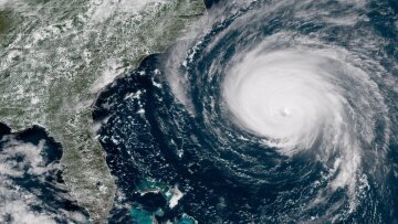 ΗΠΑ: «Kόκκινος συναγερμός» για τον τυφώνα «Florence» - Έξι πυρηνικά εργοστάσια στο πέρασμα του