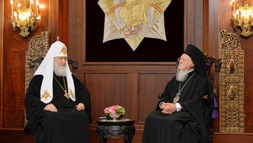 Κλιμακώνεται η αντιπαράθεση Οικουμενικού Πατριαρχείου - Μόσχας