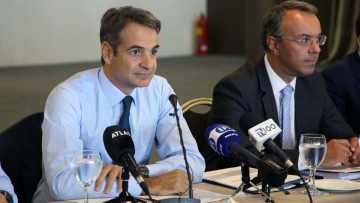 Η Νέα Δημοκρατία διαψεύδει το ΑΠΕ: Δεν ενημερωθήκαμε για «ακύρωση της μείωσης των συντάξεων» 