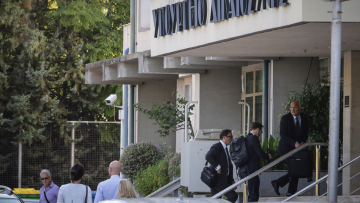 Ανώτατη κυβερνητική «πηγή» διαψεύδει το ΑΠΕ για τις συντάξεις - Είναι εκτός πραγματικότητας