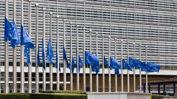 Και η Κομισιόν διαψεύδει ότι υπάρχει συμφωνία για τις συντάξεις