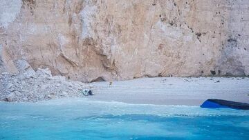 Αγωνία στο Ιόνιο μετά την κατολίσθηση στο Ναυάγιο - Επικίνδυνες ακόμα επτά παραλίες