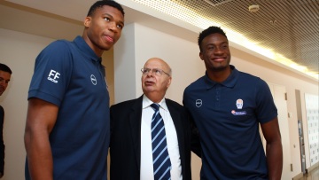 Μάνατζερ Αντετοκούνμπο: Ο Βασιλακόπουλος αποκάλεσε Γιάννη και Θανάση αρκούδες με χαλκά - Βασιλακόπουλος: Ψεύδη και αναλήθειες