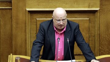 Ήθελαν να με φιμώσουν παρακρατικοί καταγγέλλει ο βουλευτής της Ένωσης Κεντρώων, Καβαδέλλας