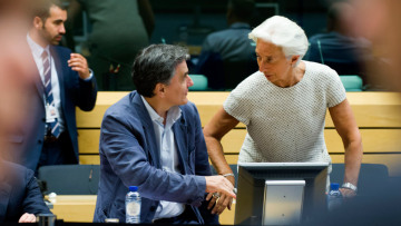 «Διαρθρωτικό μέτρο» για το ΔΝΤ οι μειώσεις των συντάξεων: Πρέπει να κοπούν όπως συμφωνήθηκε το 2017