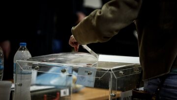 ΝΔ: Γιατί είναι απόλυτη η κυριαρχία του Μητσοτάκη έναντι του Τσίπρα σε όλες τις δημοσκοπήσεις