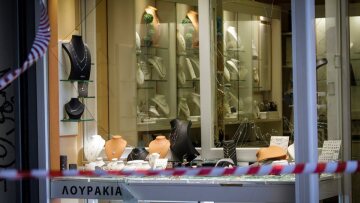 Στα βίντεο ψάχνουν απαντήσεις για τις συνθήκες θανάτου του επίδοξου ληστή στην Ομόνοια