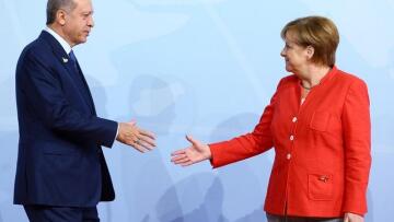 Deutsche Welle: Η επίσκεψη Ερντογάν στο Βερολίνο διχάζει τους Τούρκους της Γερμανίας