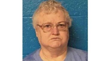 Απίστευτη ιστορία στις ΗΠΑ: Κρατούσε επί μήνες το πτώμα της μητέρας της στο σπίτι για να βλέπει τα στάδια του θανάτου!