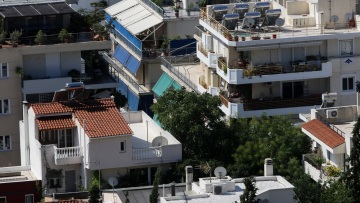 Βουλή: 45 βουλευτές του ΣΥΡΙΖΑ τα βάζουν με την Airbnb