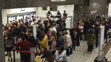 Χάος από Δευτέρα με τις προσωποποιημένες κάρτες μειωμένου κομίστρου προειδοποιούν οι εργαζόμενοι στο Μετρό