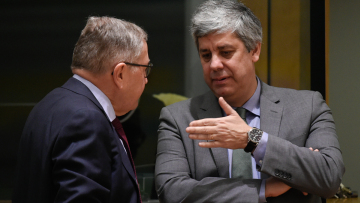 Ζεστό-κρύο με τις συντάξεις: Σεντένο: Δημοσιονομικό μέτρο η περικοπή - Ρέγκλινγκ: Θα αποφασίσουν οι θεσμοί