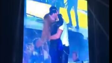 Βίντεο: Ο Ενρίκε Ιγκλέσιας φιλά με πάθος θαυμάστρια on stage σε συναυλία του στο Κίεβο!