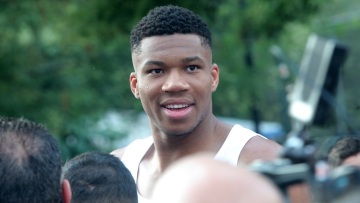 Ο Αντετοκούνμπο κορυφαίος ξένος παίκτης στο μαγικό κόσμο του ΝΒΑ