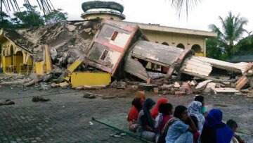 Ινδονησία: Ο στρατός θα πυροβολεί όσους κάνουν πλιάτσικο στις περιοχές του σεισμού