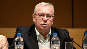 Μαλέλης για Ραγκούση: Λειτουργεί ως βοηθός της Σβίγγου!