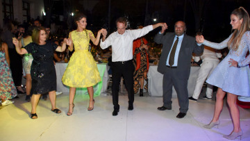 Δείτε το φωτογραφικό άλμπουμ από τον «big fat greek wedding» της Μαρίας Μενούνος 