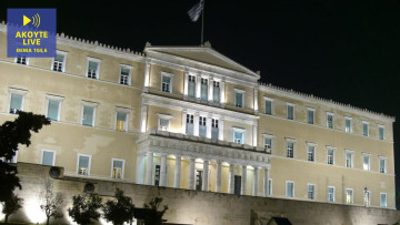 Τρελή καταδίωξη μεθυσμένου οδηγού: Ξεκίνησε από την Αττική Οδό και εισέβαλε στο προαύλιο της Βουλής