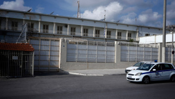 Δεύτερη αποφυλάκιση σαν του Φλώρου - Κύκλωμα μοιράζει πλαστά πιστοποιητικά στις φυλακές