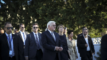 Σταϊνμάιερ: Ο φίλος της Ελλάδας που δεν ξεχνά τα ναζιστικά εγκλήματα 