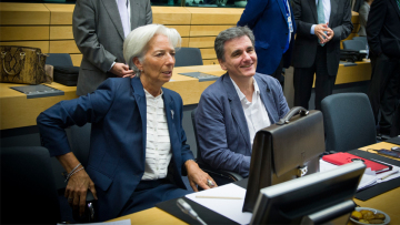 «Μασάζ» Τσακαλώτου στο Μπαλί σε Λαγκάρντ - Τόμσεν για συντάξεις, πλεονάσματα και χρέος