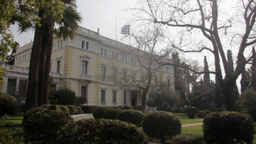 Στο προεδρικό μέγαρο ο Κοτζιάς - Άτυπη συνάντηση με τον Προκόπη Παυλόπουλο