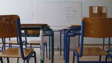 Θεσσαλονίκη: Εξωσχολικοί εισέβαλαν σε τάξη εν ώρα μαθήματος και τραυμάτισαν καθηγήτρια 