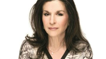 Νένα Μεντή: Δουλεύω γιατί η ψωροσύνταξη δεν φτάνει ούτε για μακαρόνια