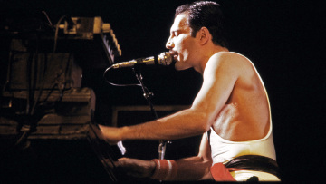 Freddie Mercury: Η άγνωστη ζωή του θρύλου των Queen στη Ζανζιβάρη
