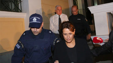 Ο Γιάννος Παπαντωνίου και η σύζυγός του προφυλακίστηκαν ως ύποπτοι φυγής στο εξωτερικό και τέλεσης νέων αδικημάτων 