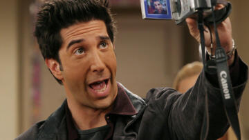 Viral η φωτογραφία καταζητούμενου που είναι ολόιδιος ο «Ρος» από τα «Φιλαράκια»