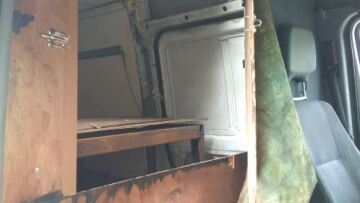 Μετέφεραν «στοιβαγμένους» παράνομους μετανάστες - Επτά βρέθηκαν σε κρύπτη φορτηγού