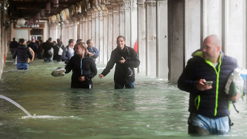 «Βυθίστηκε» η Βενετία από τις σφοδρές βροχοπτώσεις - Κάτω από το νερό το 75% της πόλης