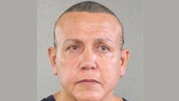 ΗΠΑ: Προφυλακίστηκε ο λάτρης του Τραμπ και αποστολέας των «τρομοδεμάτων» 