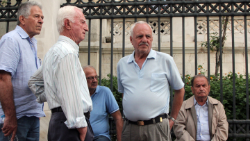 Αναδρομικά συνταξιούχων: Ποια βήματα πρέπει να ακολουθήσουν για να πάρουν πίσω τα κομμένα δώρα