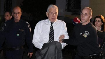 Παπαντωνίου: Με τη σύζυγό μου συναινέσαμε ανεπιφύλακτα στο άνοιγμα όλων των λογαριασμών μας