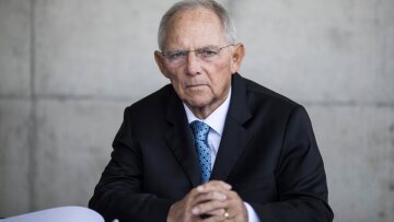 Spiegel: Τον Φρίντριχ Μερτς στηρίζει ο Σόιμπλε ως διάδοχο της Μέρκελ