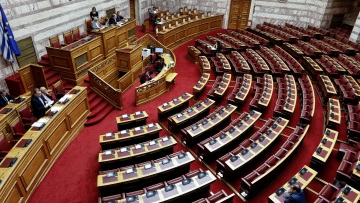 Κατατέθηκε στη Βουλή η τροπολογία για τα αναδρομικά των ειδικών μισθολογίων 