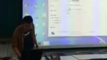 Καθηγητής έβαλε κατά λάθος πορνό στον προτζέκτορα της τάξης 