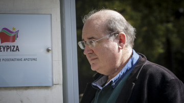 Φίλης στο ΘΕΜΑ 104,6: Δεν μπορεί αβλεπεί να πληρώνει το κράτος για τη μισθοδοσία των ιερέων