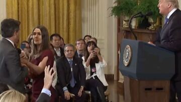 Επίθεση Τραμπ σε δημοσιογράφο του CNN: Ποιο ήταν το τρίτο πρόσωπο; 