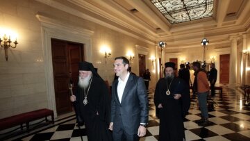 Μαύρες σκιές στη συμφωνία Τσίπρα-Ιερώνυμου: Ξεσηκώνεται ο κλήρος, απάτη με τις προσλήψεις