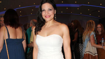 Μαρίνα Ασλάνογλου: Στην παιδική χαρά με τον οκτώ μηνών γιο της